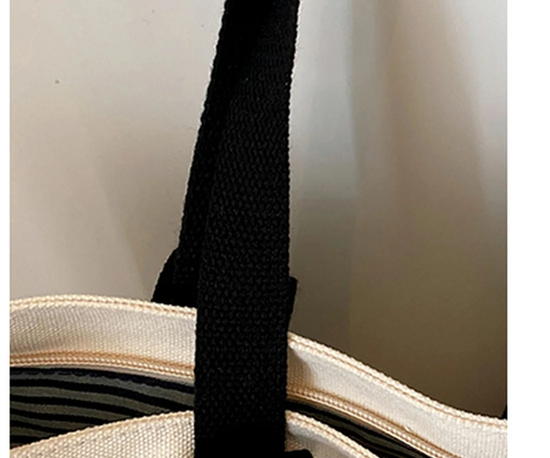 Canvas handle and reinforced opening detail